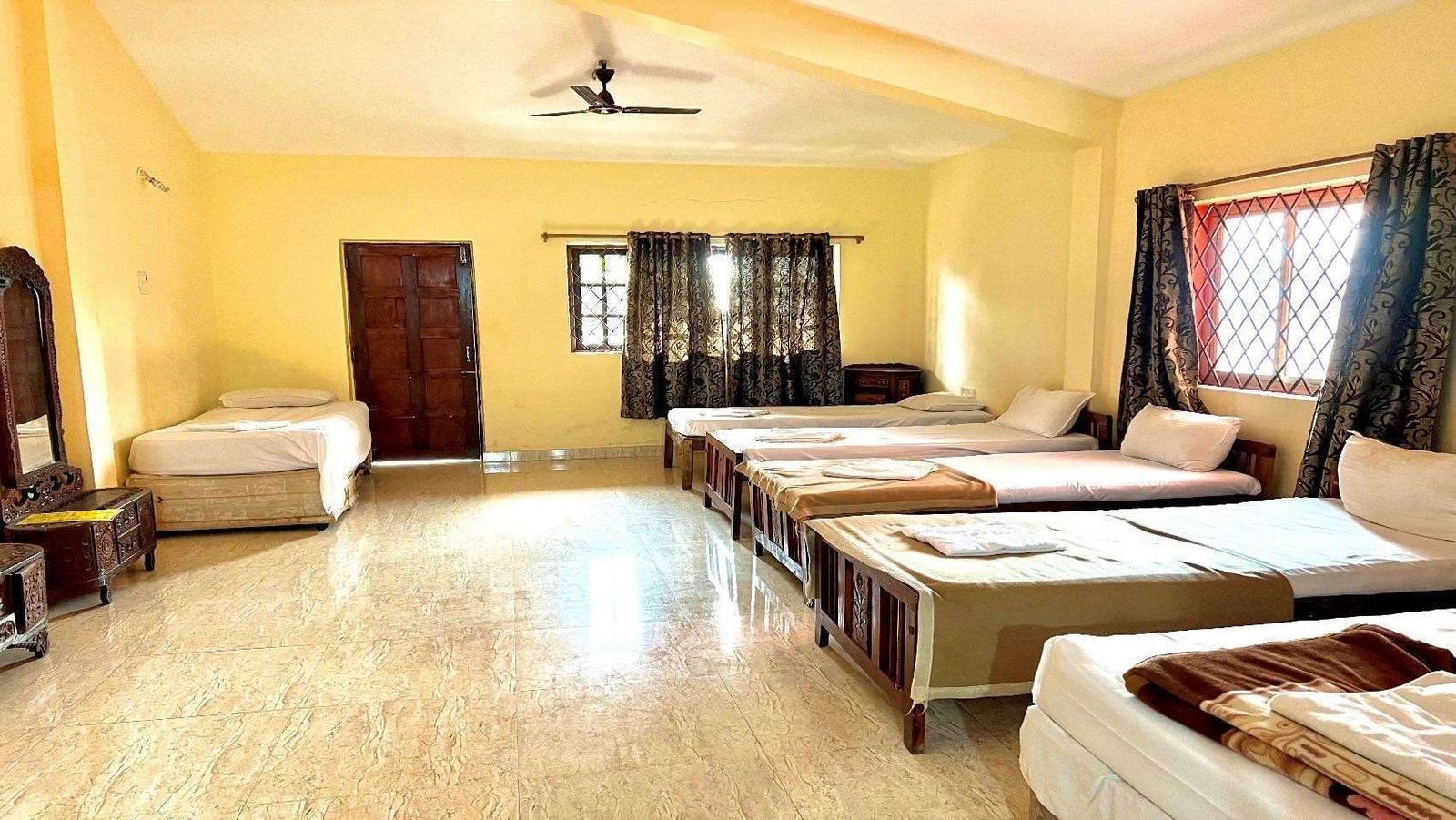 Group Dormitory Room - photo 1