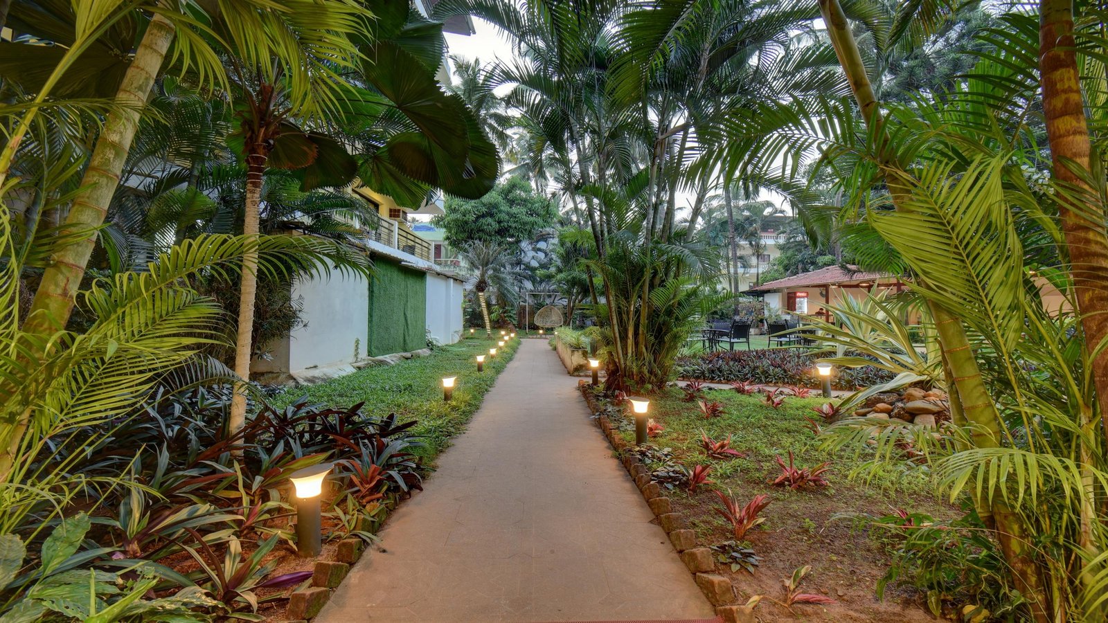 Garden & Pool - photo 4